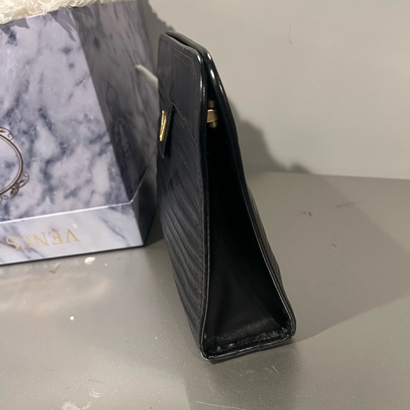 Authentic preowned Mario Valentino clutch - Picture 5 of 6